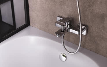 Ścienne i wielootworowe baterie wannowe FERRO