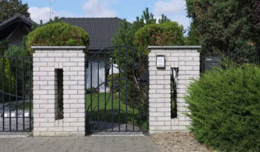 Domofon czy wideodomofon? Co lepiej sprawdzi się na twojej posesji